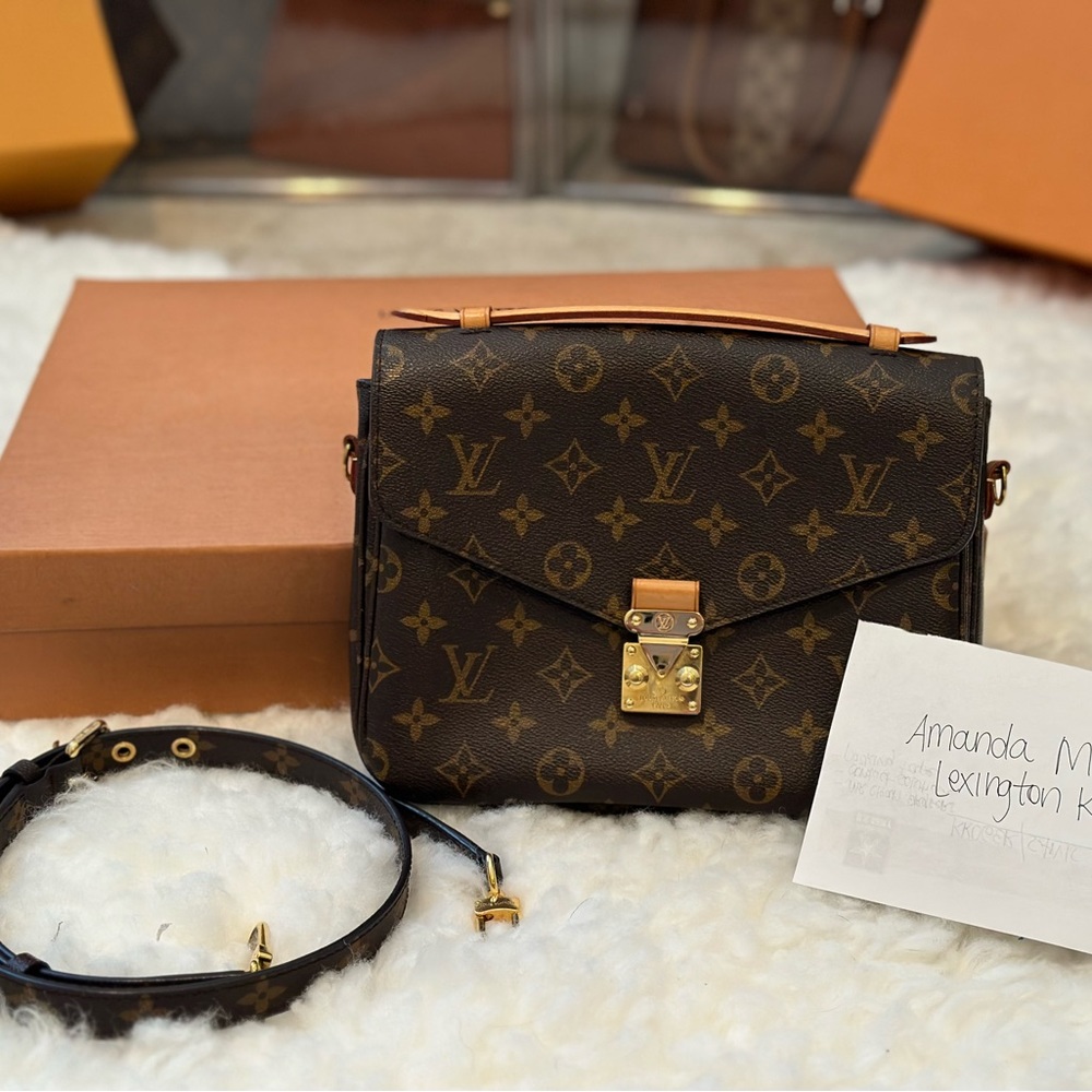 Louis Vuitton Pochette Métis